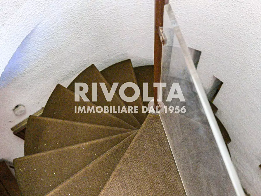 Immagine 22 di Villa in vendita  in Via Della Cisa a Roma