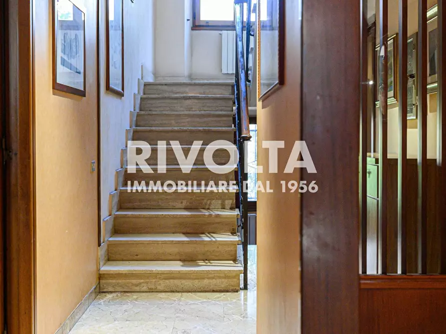 Immagine 24 di Villa in vendita  in Via Della Cisa a Roma