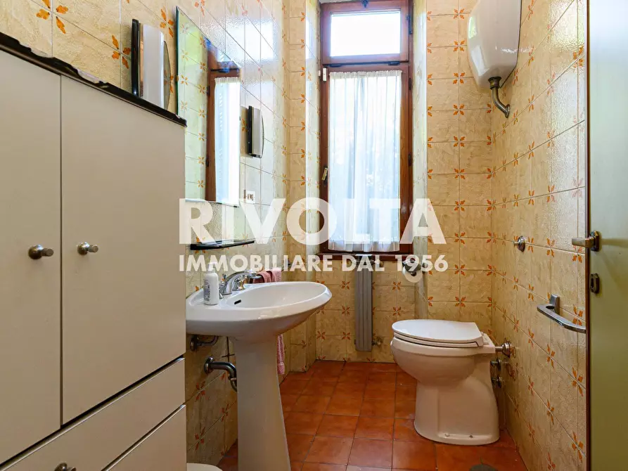 Immagine 28 di Villa in vendita  in Via Della Cisa a Roma