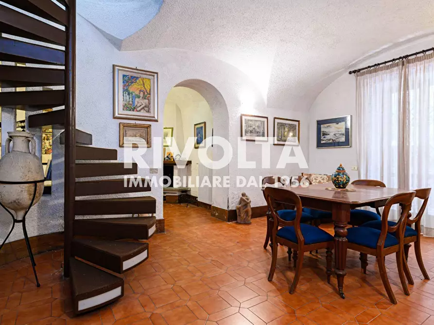 Immagine 36 di Villa in vendita  in Via Della Cisa a Roma