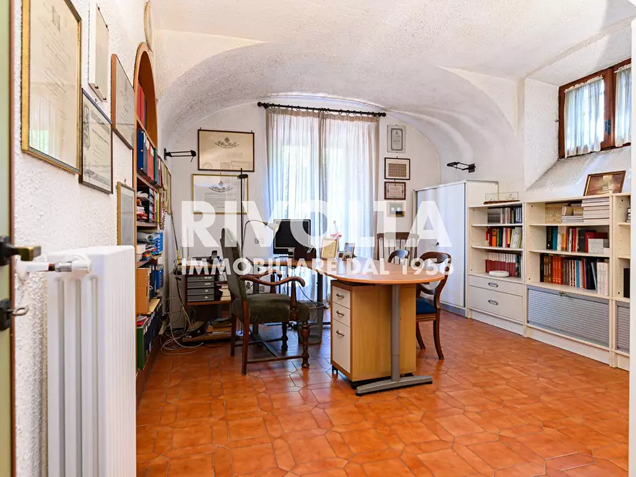Immagine 42 di Villa in vendita  in Via Della Cisa a Roma