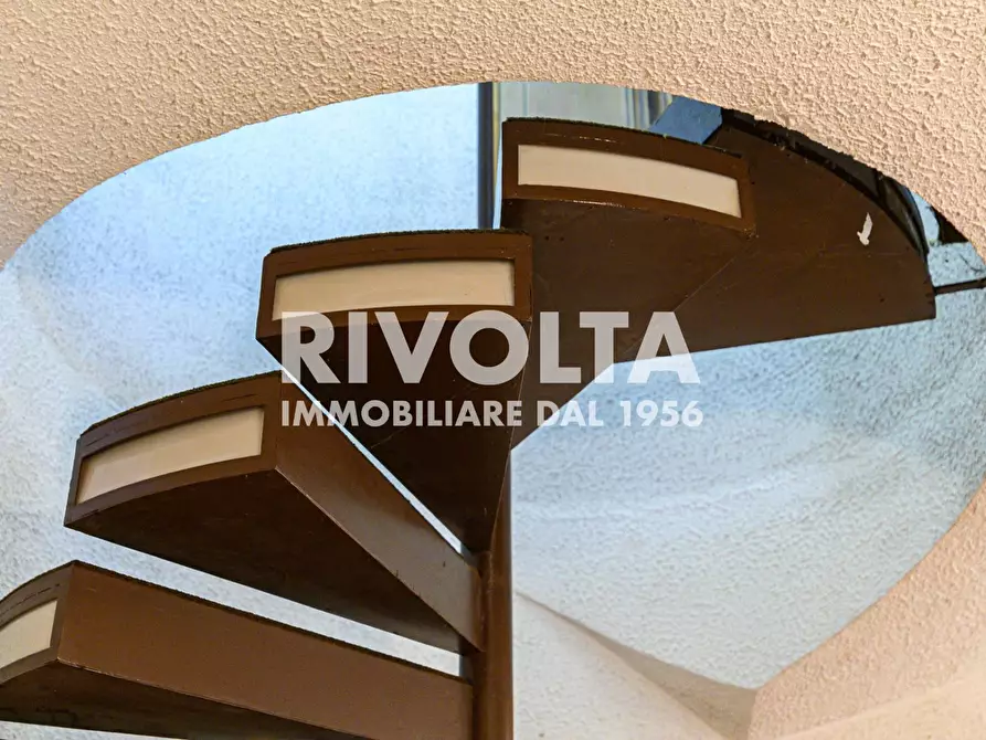 Immagine 45 di Villa in vendita  in Via Della Cisa a Roma