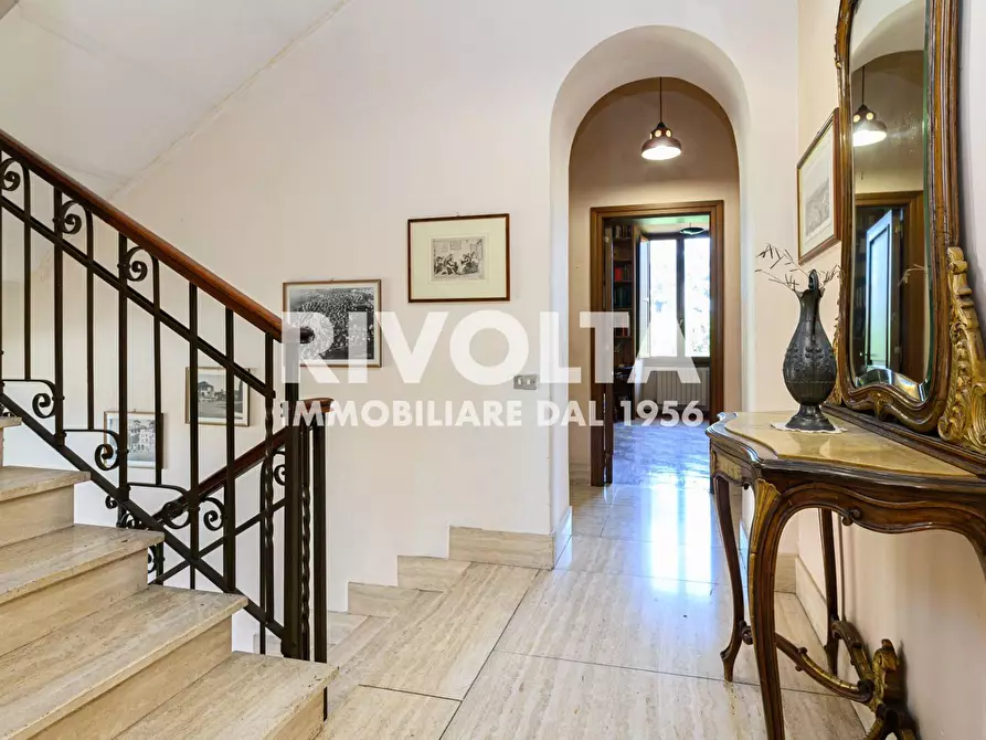 Immagine 48 di Villa in vendita  in Via Della Cisa a Roma
