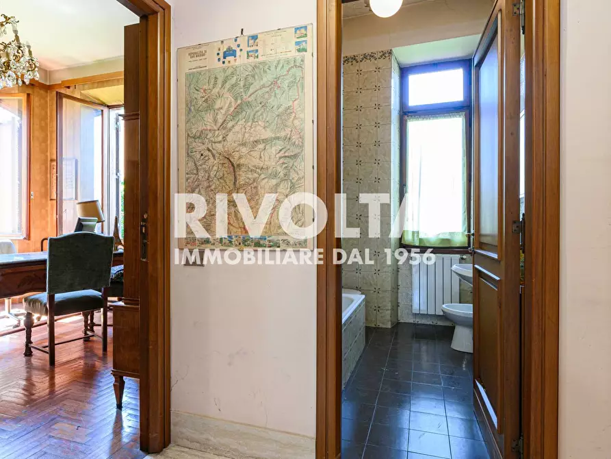 Immagine 49 di Villa in vendita  in Via Della Cisa a Roma