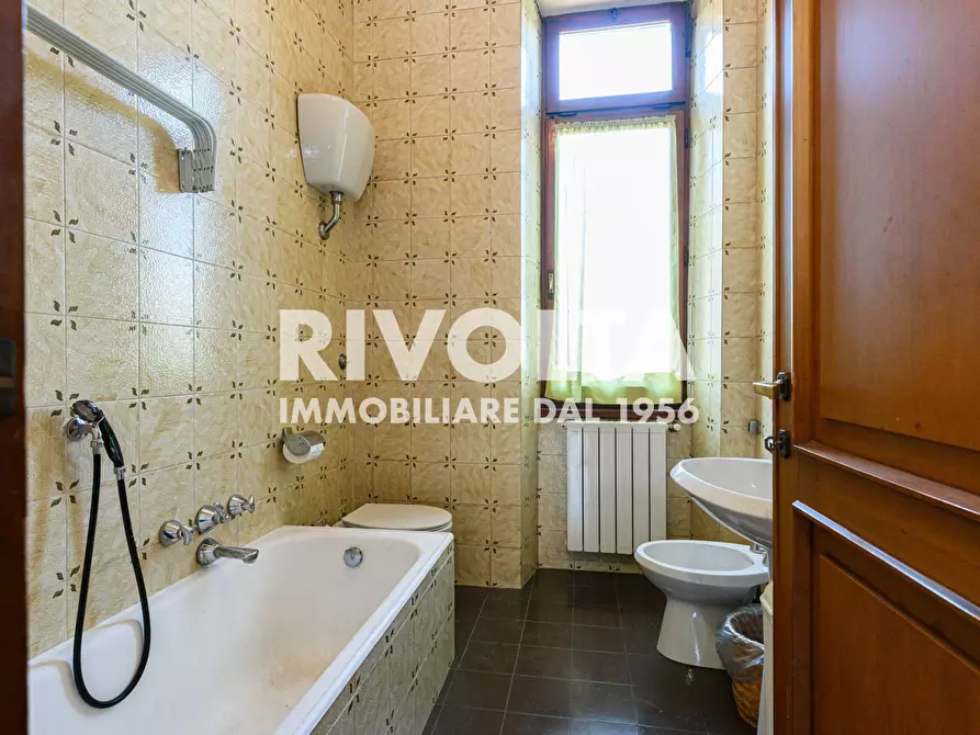 Immagine 51 di Villa in vendita  in Via Della Cisa a Roma