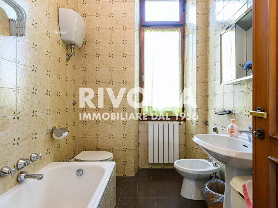 Immagine 52 di Villa in vendita  in Via Della Cisa a Roma