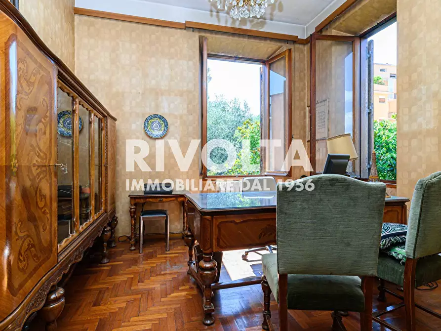 Immagine 13 di Villa in vendita  in Via Della Cisa a Roma