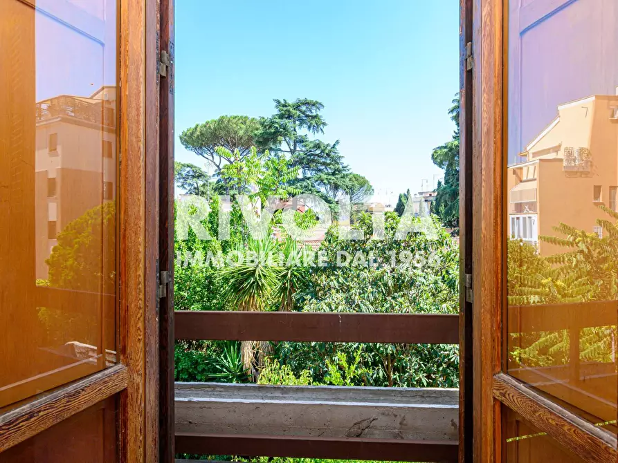Immagine 68 di Villa in vendita  in Via Della Cisa a Roma