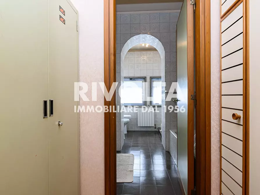 Immagine 70 di Villa in vendita  in Via Della Cisa a Roma