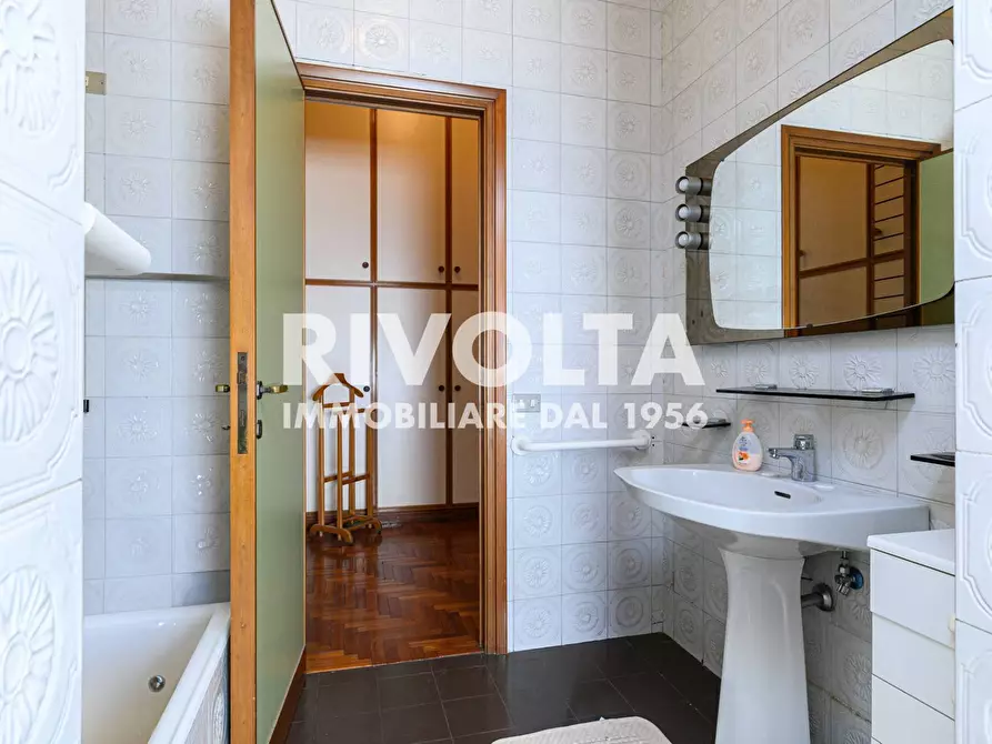 Immagine 74 di Villa in vendita  in Via Della Cisa a Roma