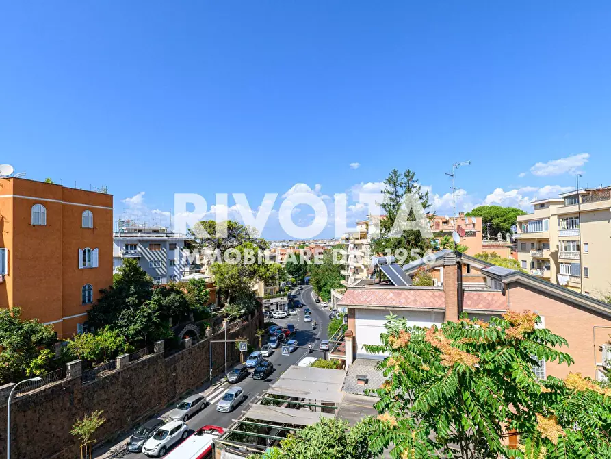 Immagine 76 di Villa in vendita  in Via Della Cisa a Roma