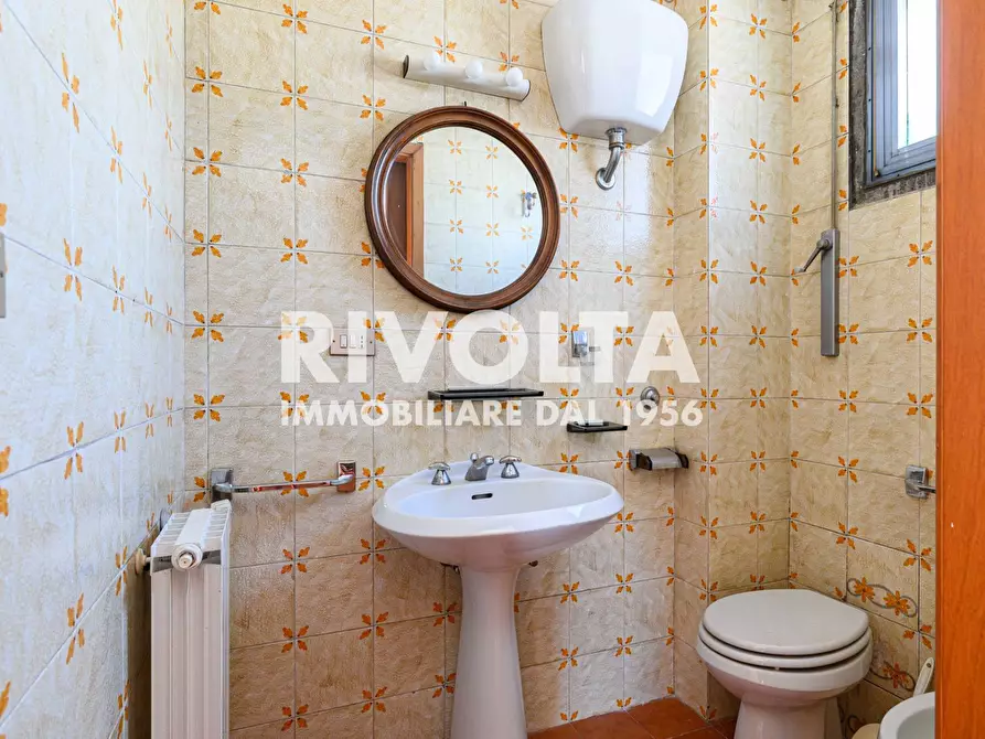 Immagine 81 di Villa in vendita  in Via Della Cisa a Roma