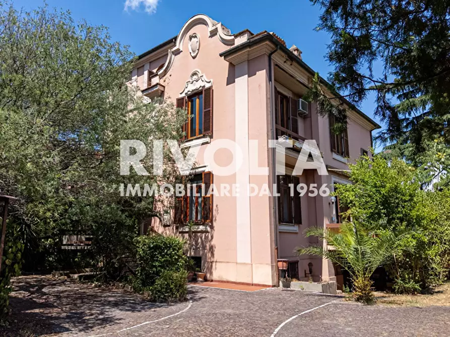 Immagine 83 di Villa in vendita  in Via Della Cisa a Roma