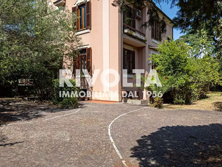 Immagine 85 di Villa in vendita  in Via Della Cisa a Roma