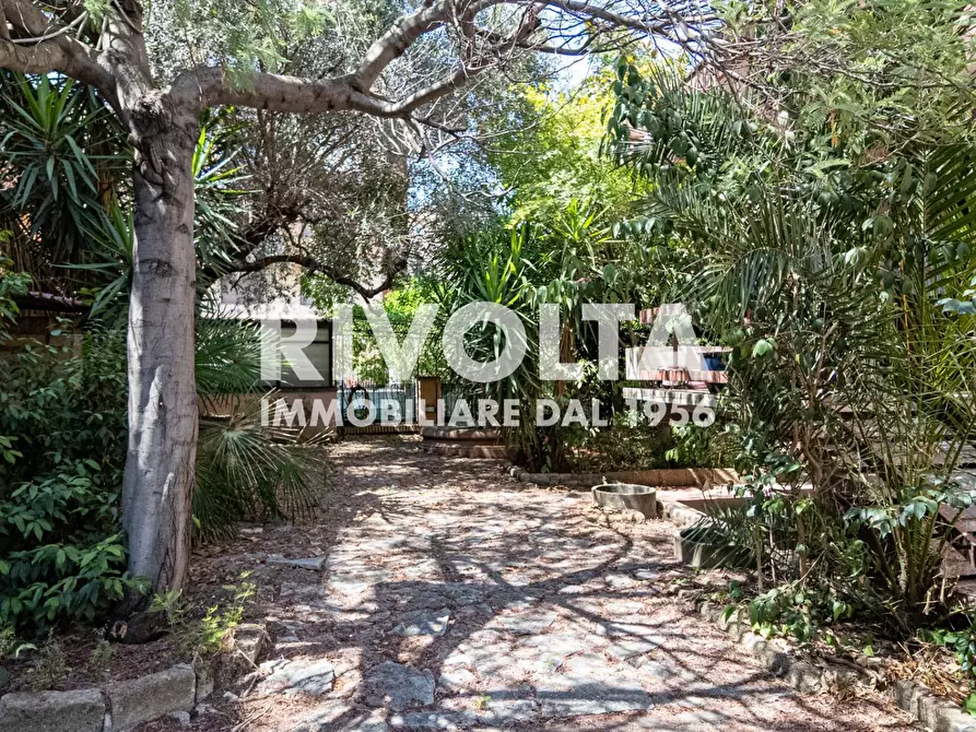 Immagine 90 di Villa in vendita  in Via Della Cisa a Roma