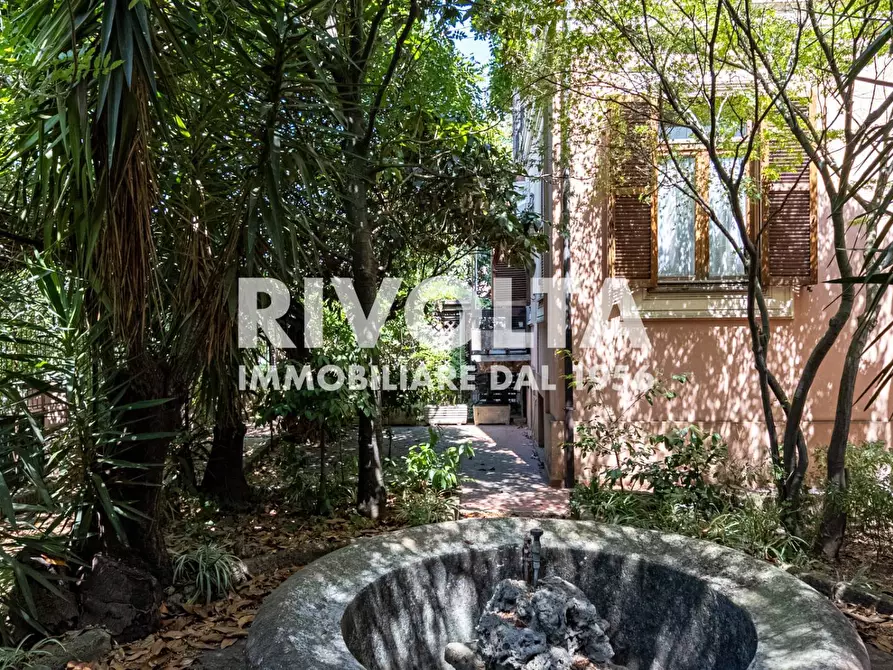 Immagine 91 di Villa in vendita  in Via Della Cisa a Roma