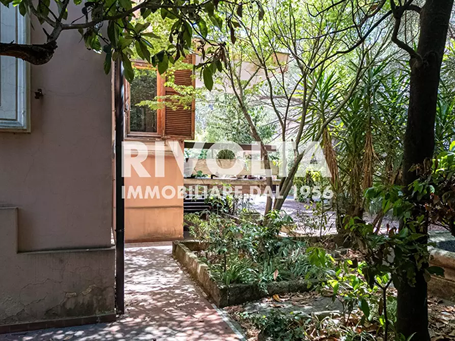 Immagine 93 di Villa in vendita  in Via Della Cisa a Roma