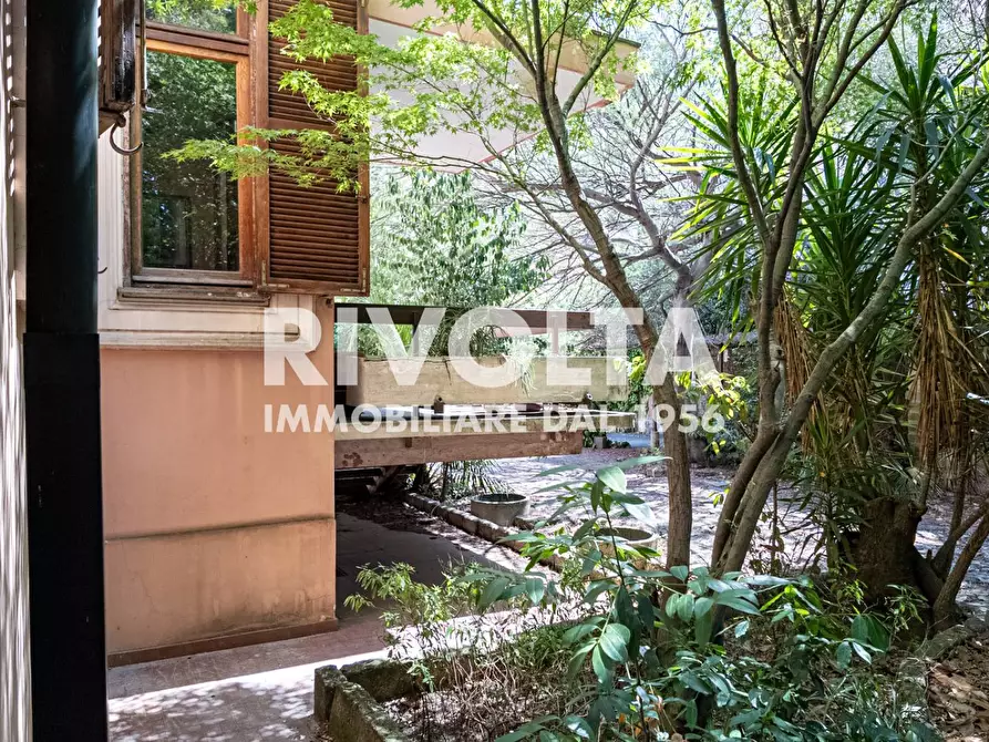Immagine 95 di Villa in vendita  in Via Della Cisa a Roma