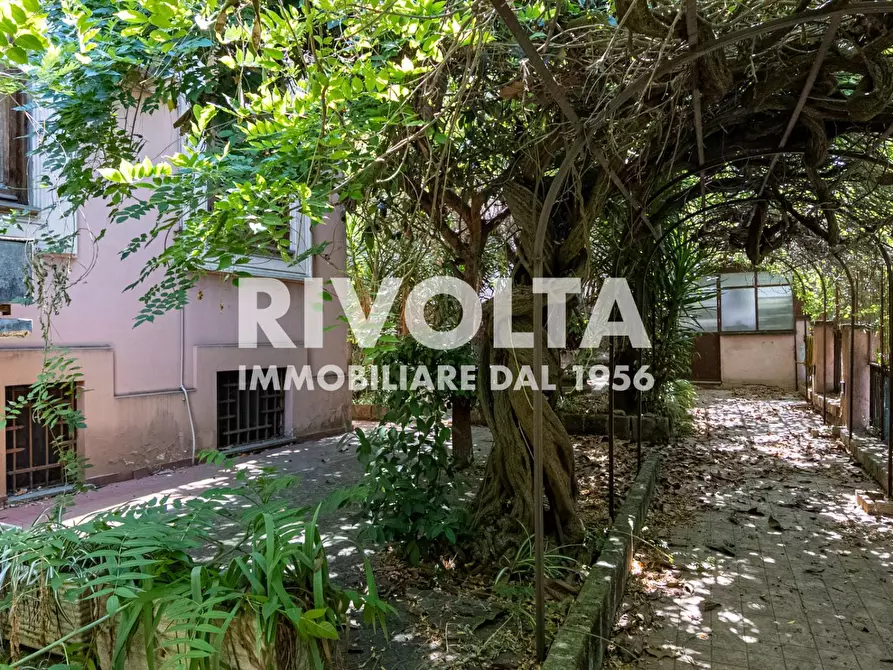 Immagine 96 di Villa in vendita  in Via Della Cisa a Roma
