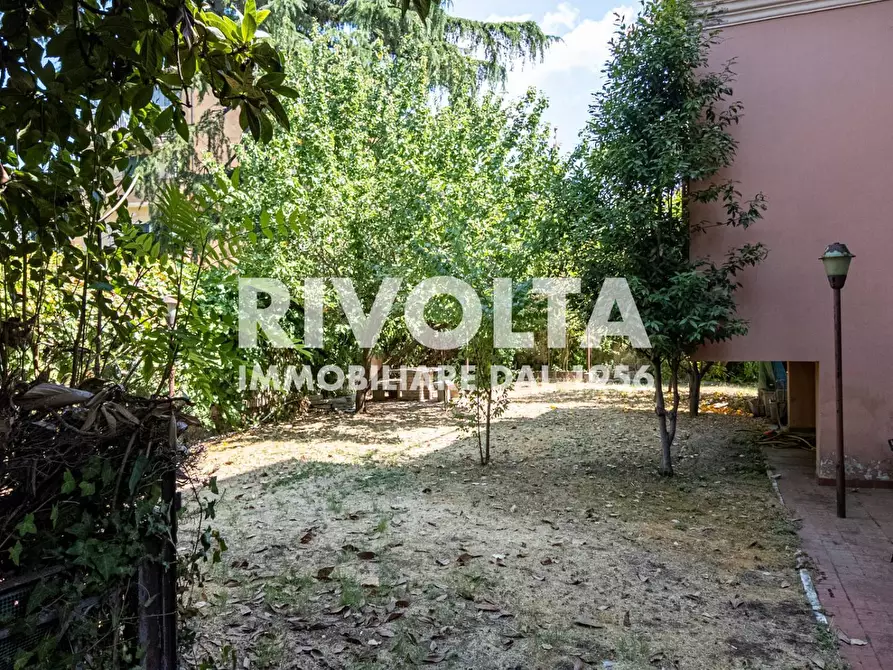 Immagine 98 di Villa in vendita  in Via Della Cisa a Roma