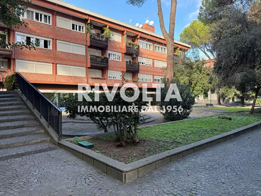 Immagine 41 di Attico in vendita  in Via Pienza a Roma