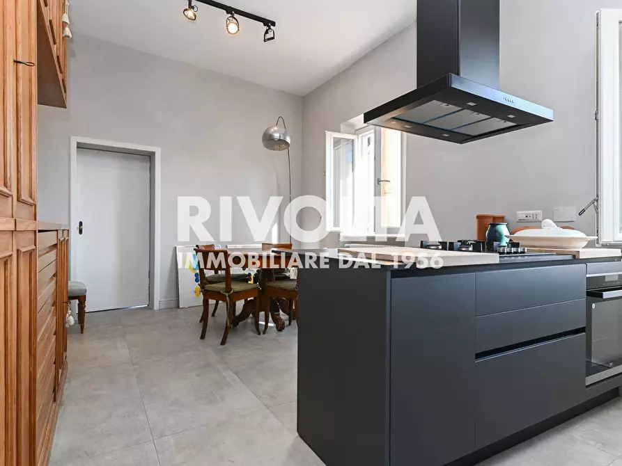 Immagine 12 di Appartamento in affitto  in Piazza In Piscinula a Roma