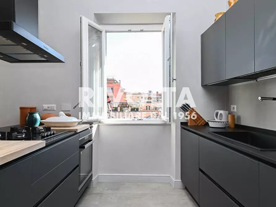 Immagine 13 di Appartamento in affitto  in Piazza In Piscinula a Roma