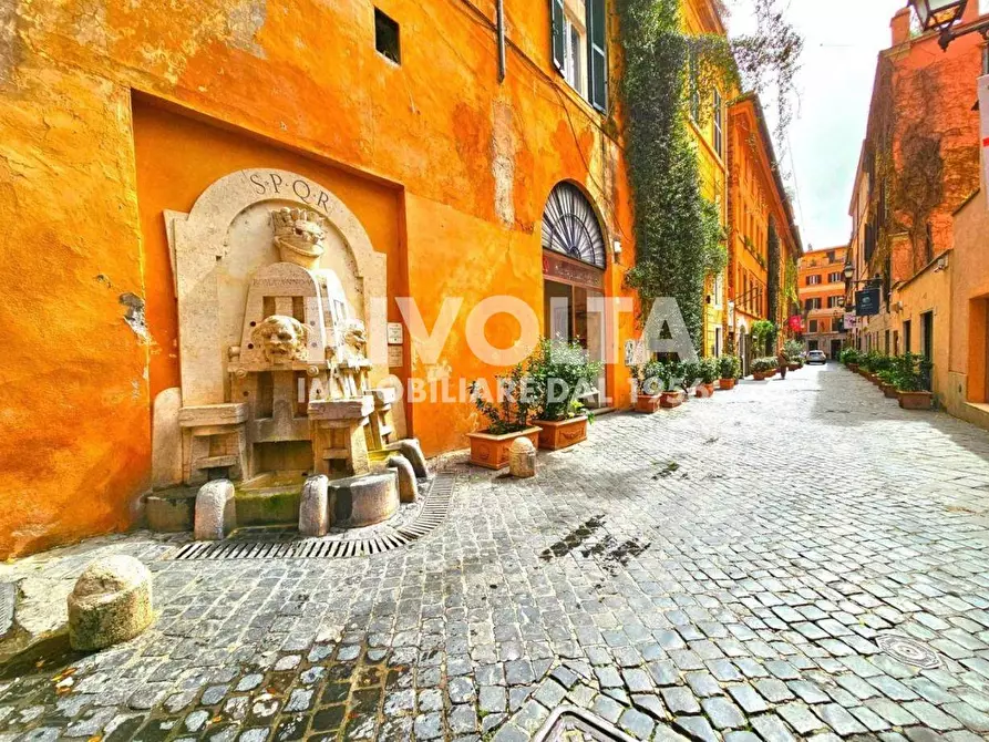 Immagine 2 di Appartamento in vendita  in Via Del Babuino a Roma