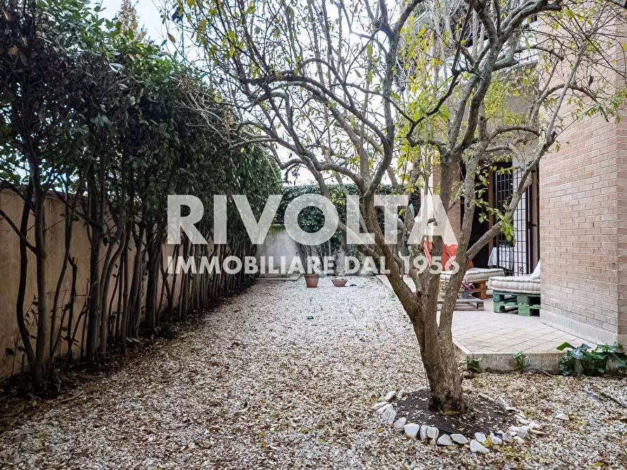 Immagine 6 di Appartamento in vendita  a Roma