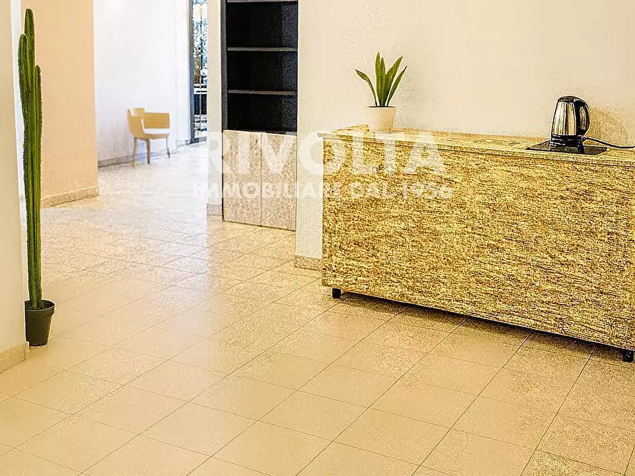 Immagine 3 di Locale commerciale in vendita  in Via Monte Pertica a Roma