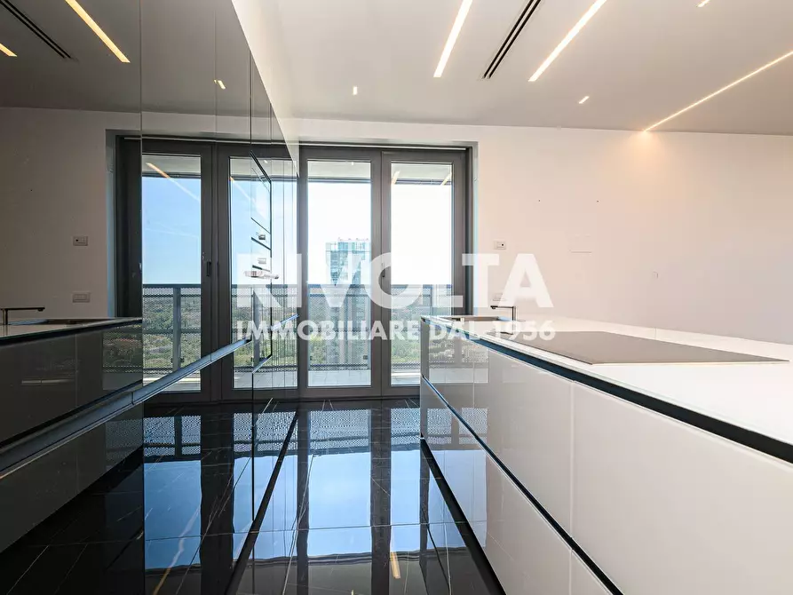 Immagine 5 di Attico in vendita  in Viale Giorgio Ribotta a Roma