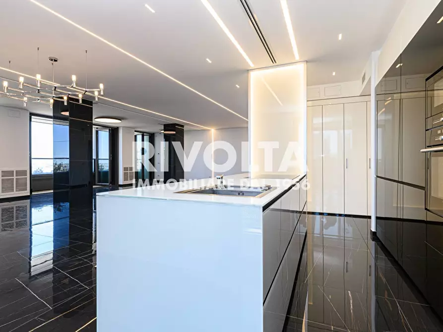 Immagine 6 di Attico in vendita  in Viale Giorgio Ribotta a Roma