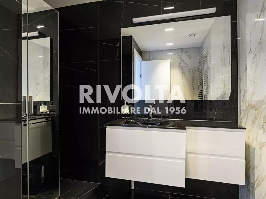 Immagine 18 di Attico in vendita  in Viale Giorgio Ribotta a Roma