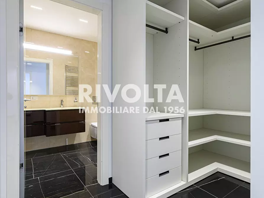 Immagine 21 di Attico in vendita  in Viale Giorgio Ribotta a Roma