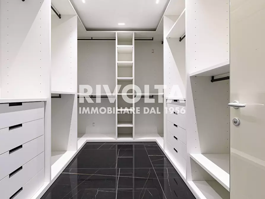 Immagine 35 di Attico in vendita  in Viale Giorgio Ribotta a Roma