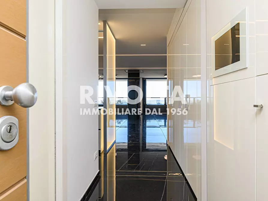 Immagine 5 di Attico in vendita  in Viale Giorgio Ribotta a Roma