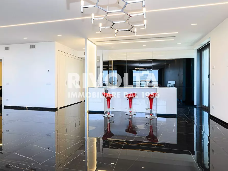 Immagine 9 di Attico in vendita  in Viale Giorgio Ribotta a Roma