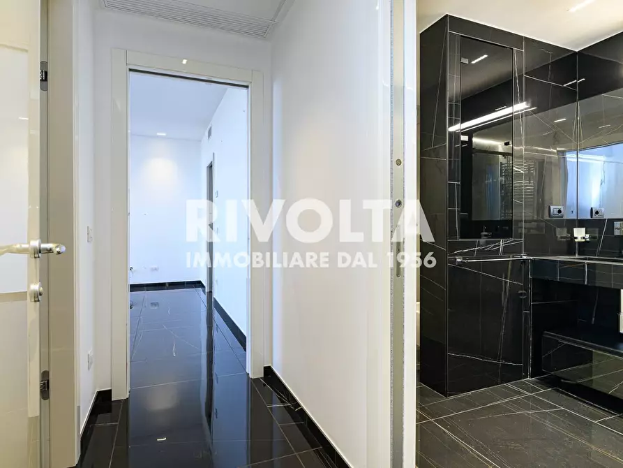 Immagine 30 di Attico in vendita  in Viale Giorgio Ribotta a Roma