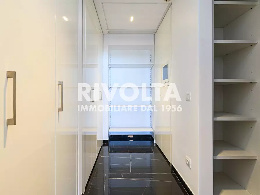 Immagine 41 di Attico in vendita  in Viale Giorgio Ribotta a Roma