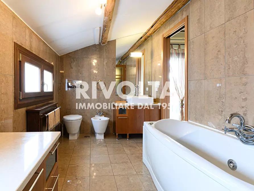 Immagine 20 di Appartamento in affitto  in Via Delle Quattro Fontane a Roma