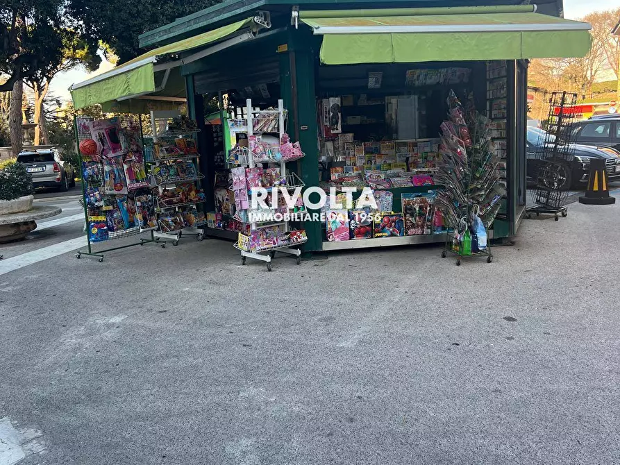 Immagine 2 di Locale commerciale in vendita  in Piazza Mario Cortesini a Orbetello