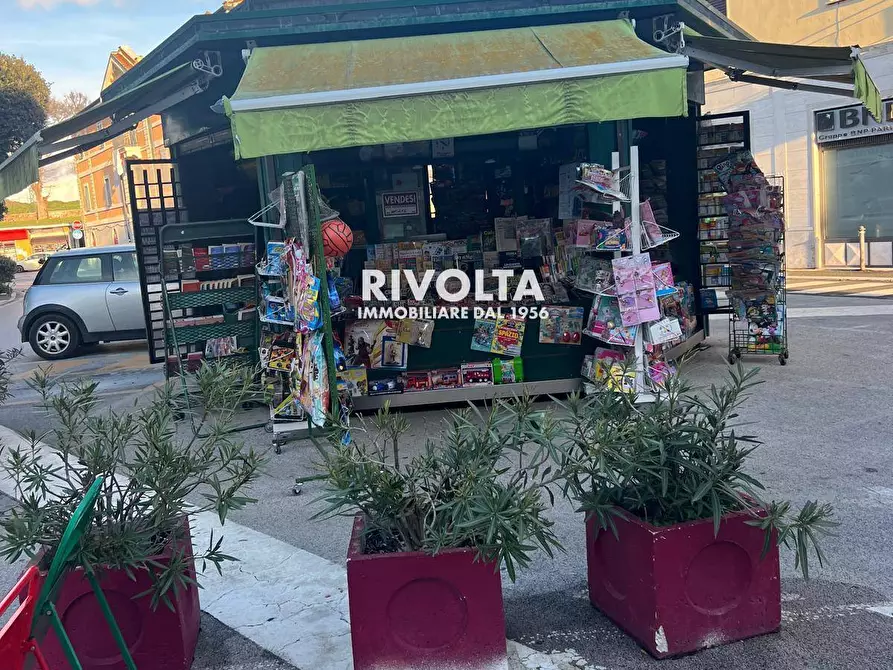 Immagine 3 di Locale commerciale in vendita  in Piazza Mario Cortesini a Orbetello