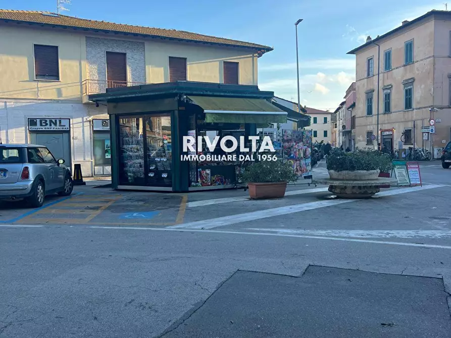 Immagine 4 di Locale commerciale in vendita  in Piazza Mario Cortesini a Orbetello