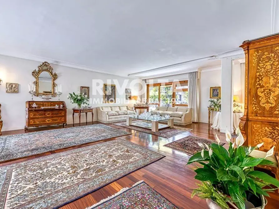 Immagine 21 di Attico in vendita  in Via Dei Monti Parioli a Roma