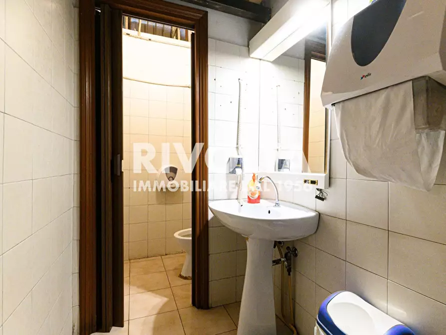 Immagine 5 di Attività commerciale in vendita  in Largo Agostino Gemelli a Roma