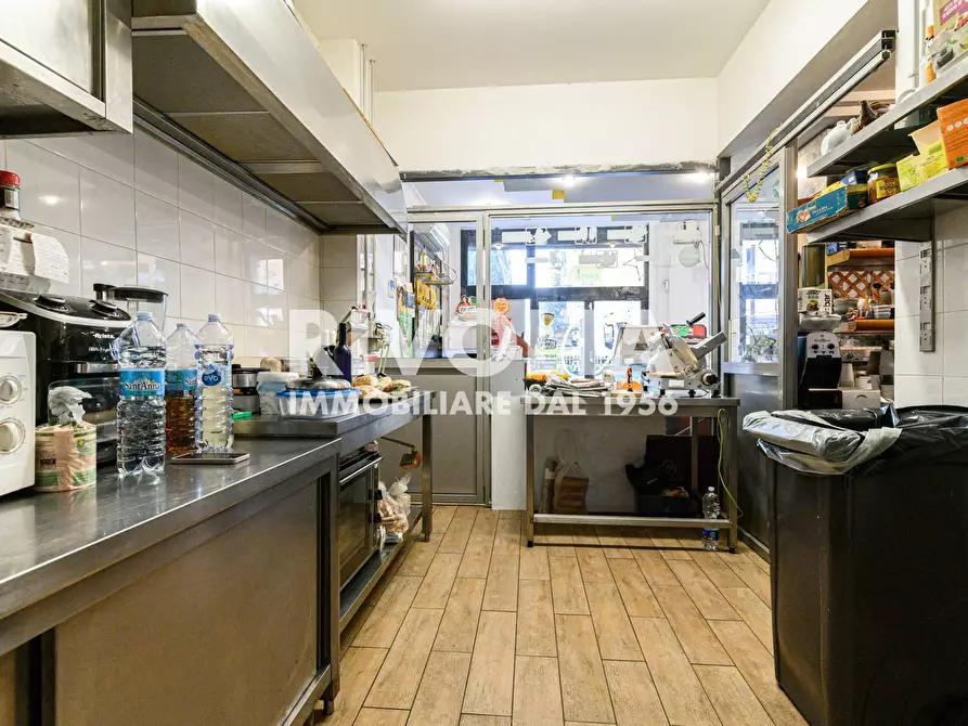 Immagine 11 di Attività commerciale in vendita  in Largo Agostino Gemelli a Roma