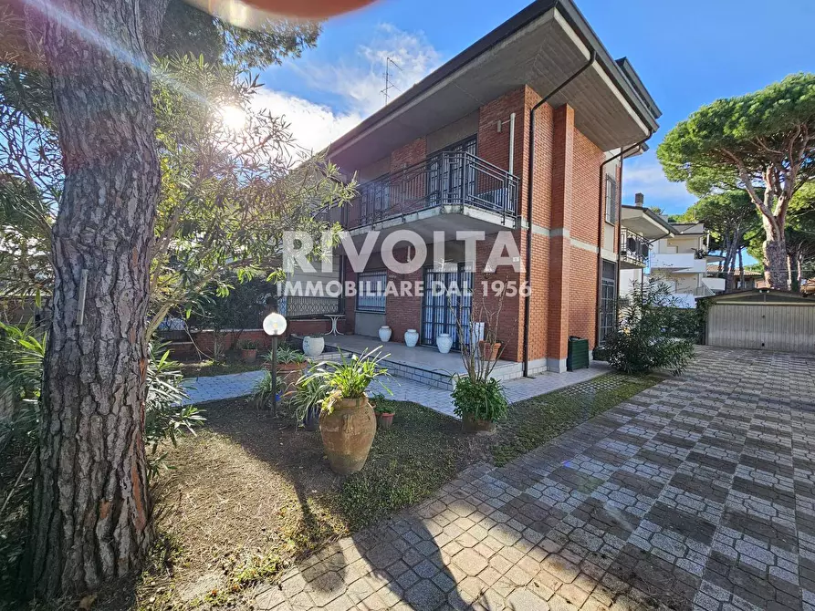 Immagine 1 di Villa in vendita  in Viale Antonio Gramsci a Cervia