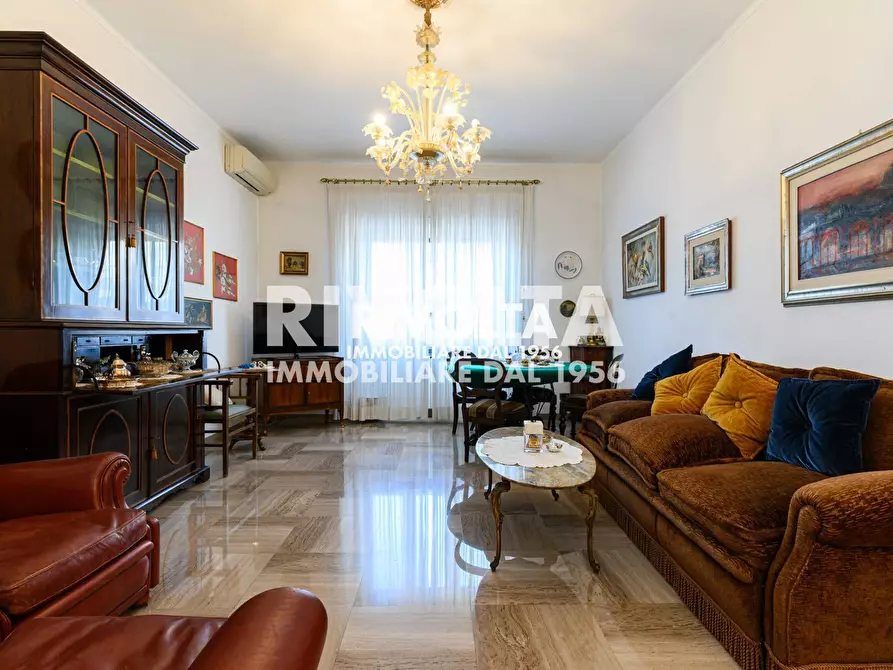 Immagine 2 di Appartamento in vendita  in Via Vittorio Spinazzola a Roma