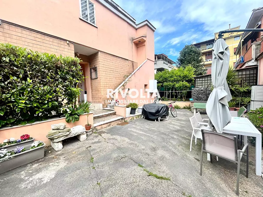 Immagine 2 di Appartamento in vendita  in vibio mariano a Roma