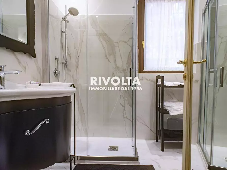 Immagine 26 di Villa in affitto  in Via Della Merluzza a Roma